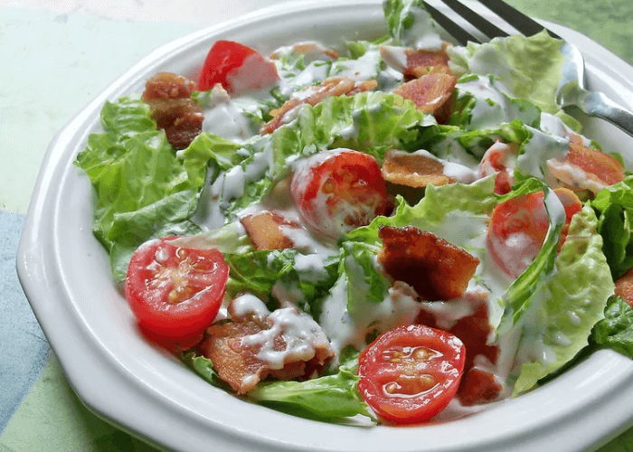 Salad with lettuce, tomato, bacon and dressing
